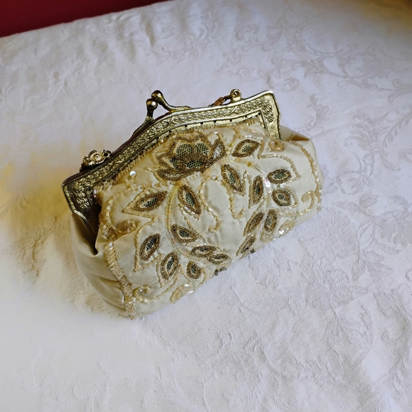 Vintage-Inspired Cream Clutch with Gold Detailing - Picture 1 of 12